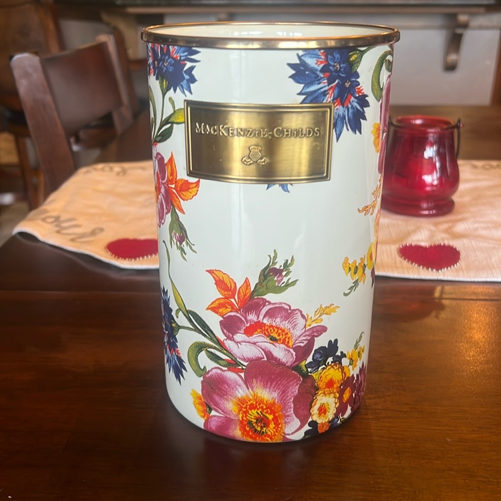 Utensil holder